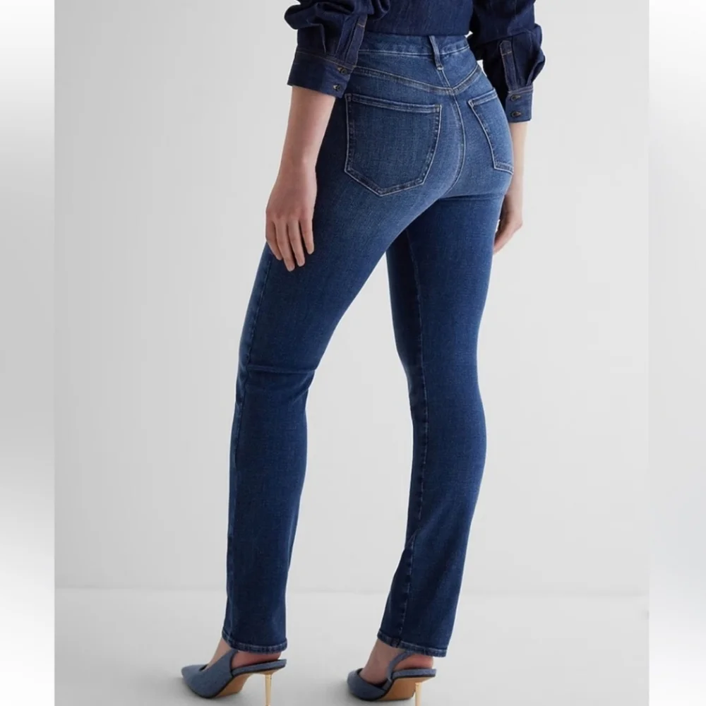 Express 90s Slim Super High Rise Jeans - Picture 2 of 9